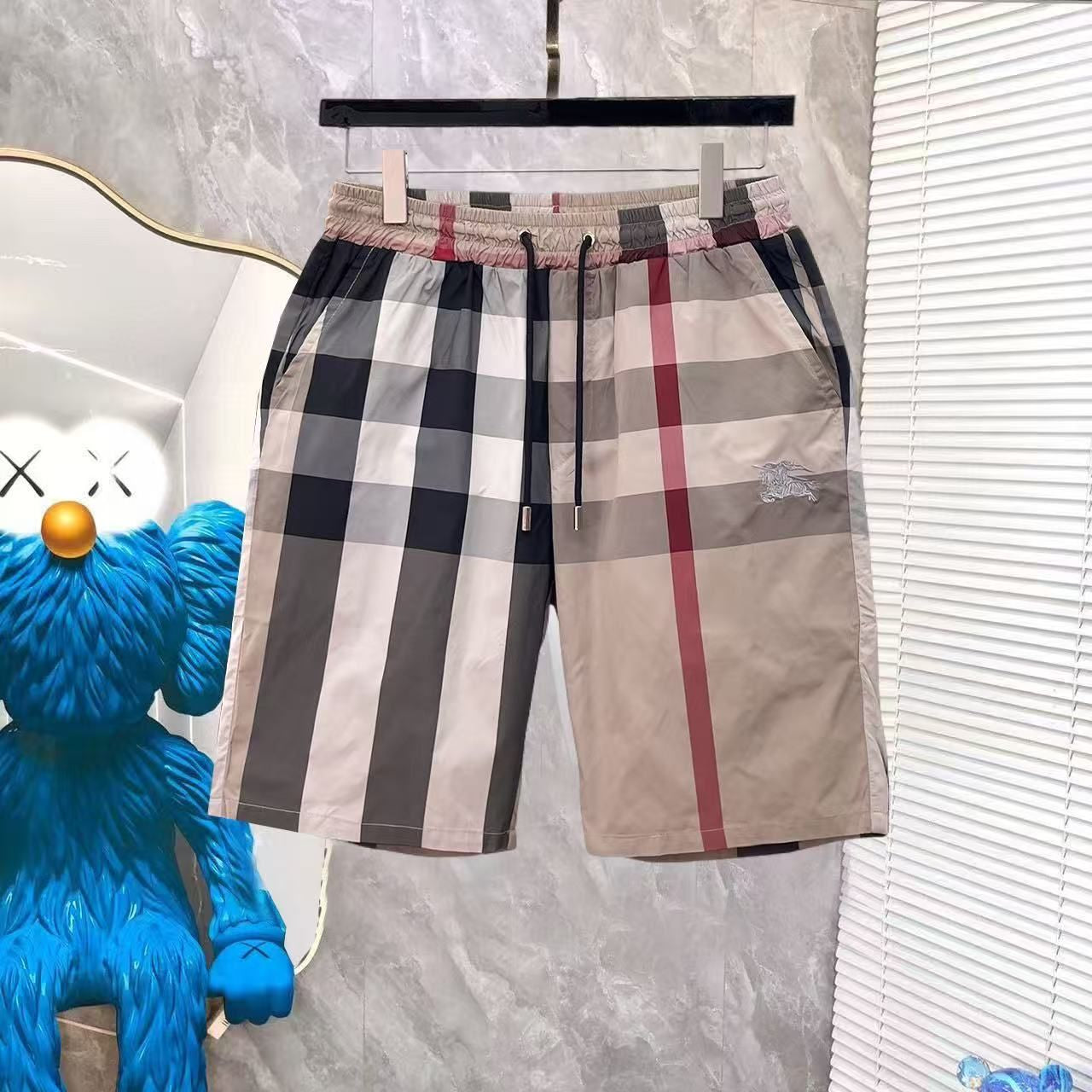 Costume da Bagno Stampa Check Beige e Nero con Cavaliere Equestre