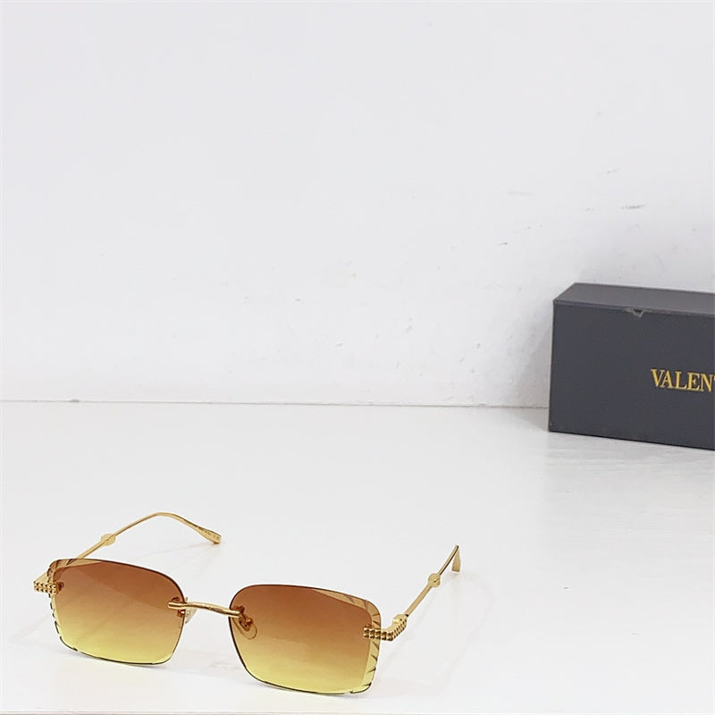Brown sunglasses with square frames