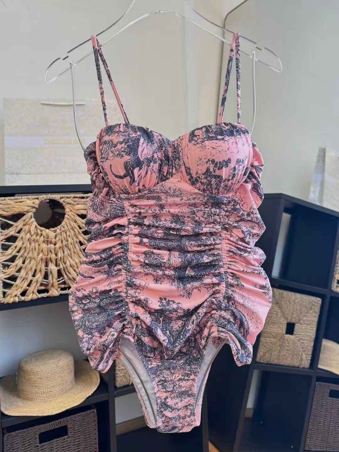 Costume Intero Increspato con Stampa Foresta Rosa