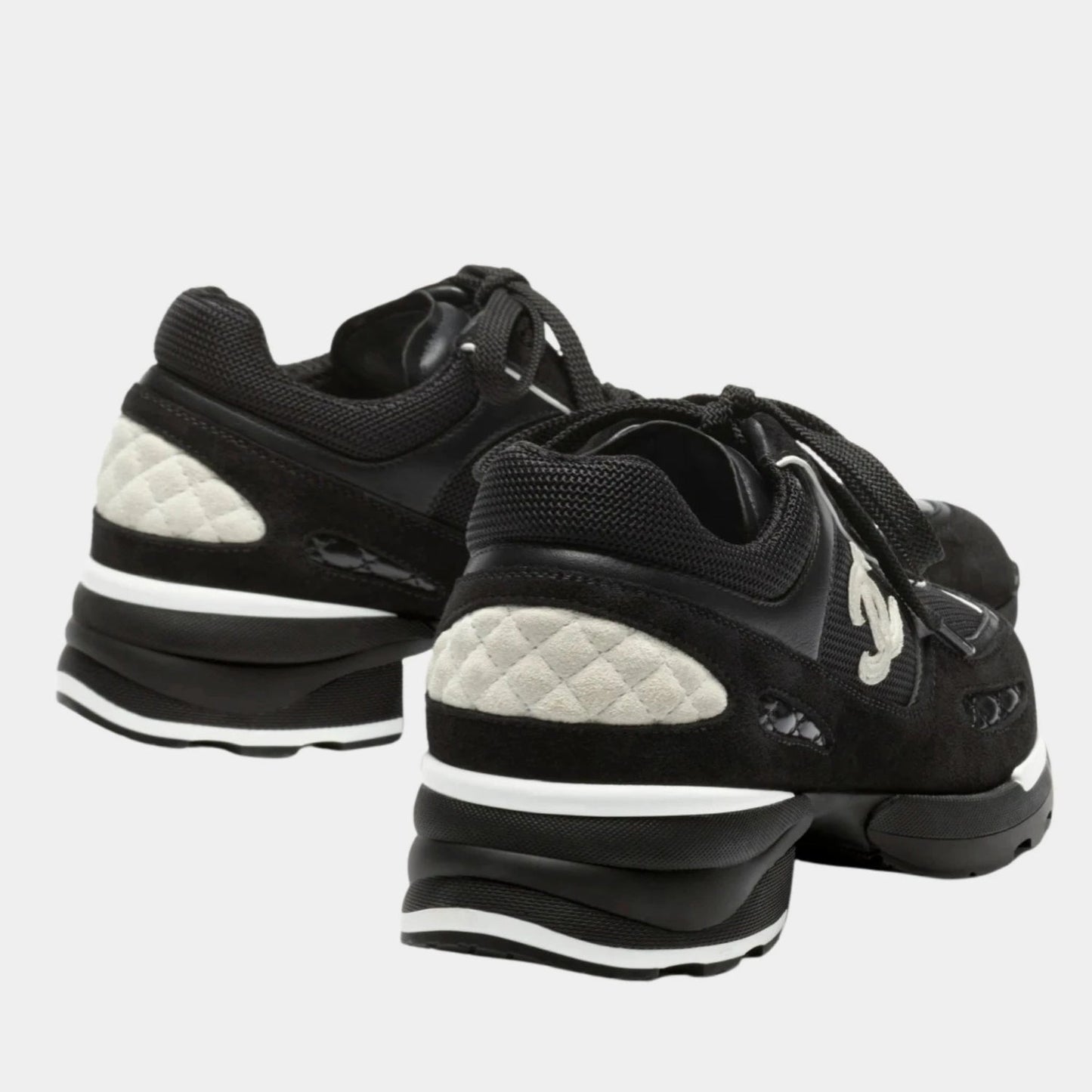 Mixed fiber and black suede trainers
