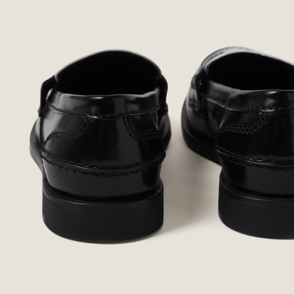 Black/white leather loafers