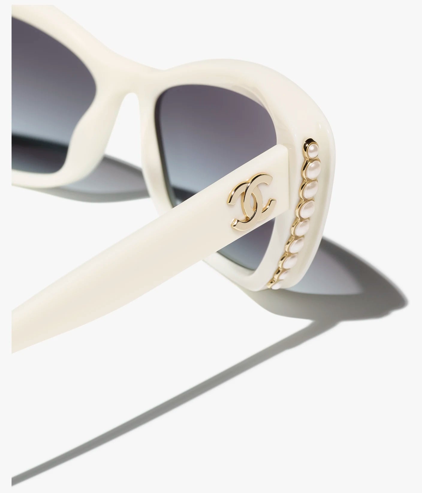 Occhiali da sole Cat Eye in acetato e vetro bianco perla con lenti grigie sfumate
