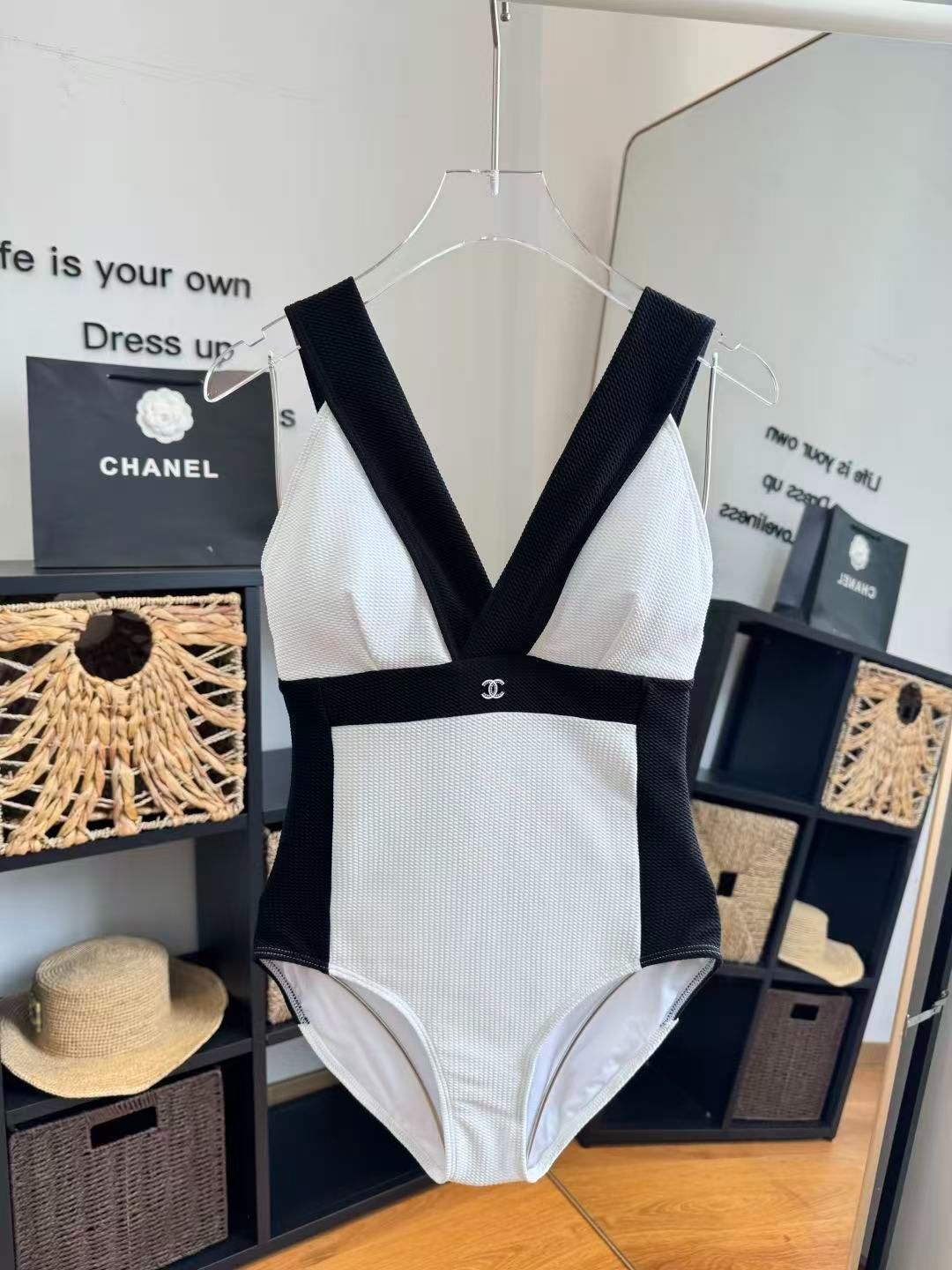 Costume Intero Bicolore Bianco e Nero Testurizzato