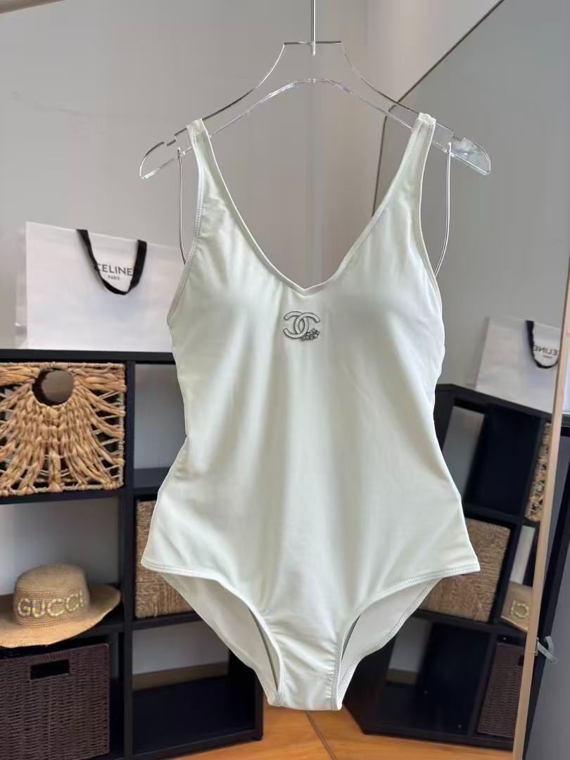 Costume Intero Bianco con Logo Centrale Gioiello
