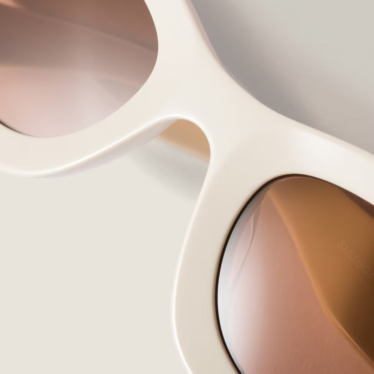 Miu Glimpse low-shape sunglasses milky white frame Chocolate lenses