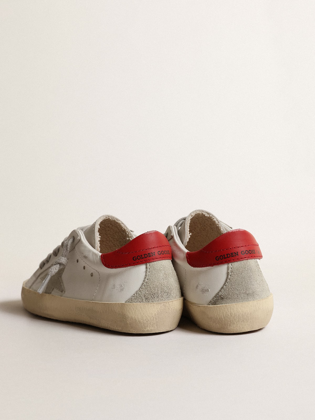 Young con stella in suede e talloncino in pelle rossa