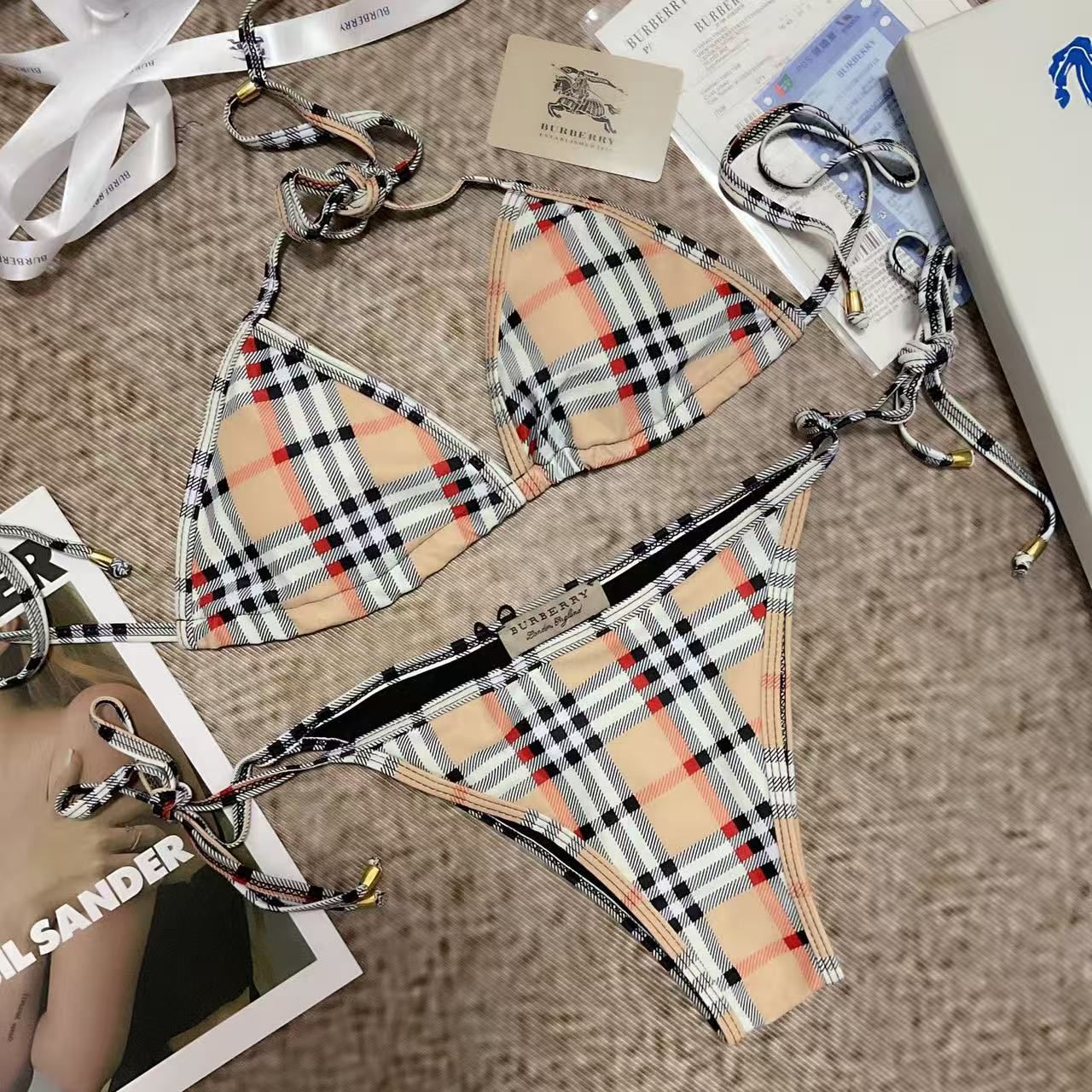 Bikini Stampa Check Beige e Riga Rossa