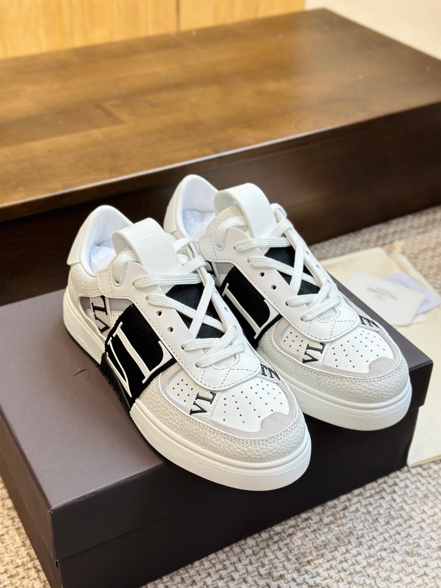 VL7N Sneakers in white/black leather