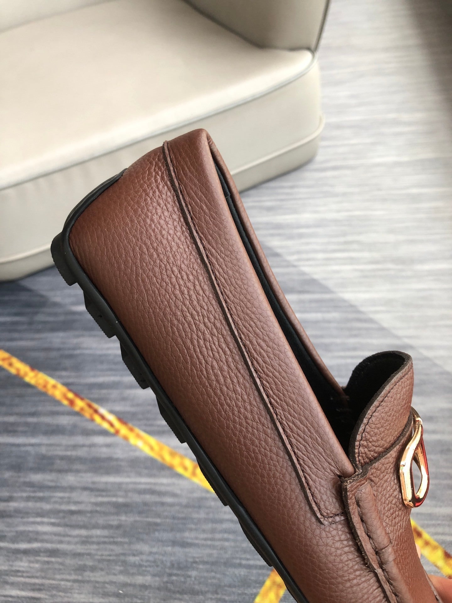 VLogo Mocassini driver in pelle marroni con firma