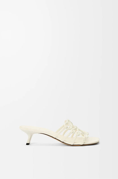 Slide Anagram Petal con taco in morbida pelle bianca