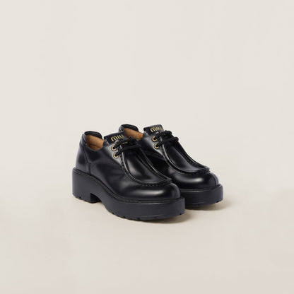 Schwarze Schnürschuhe aus Leder
