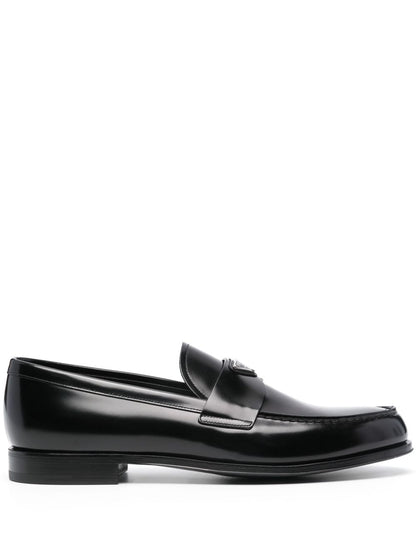 Mocassini in pelle con logo triangolare smaltato