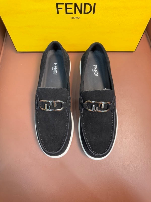 Schwarze Wildleder-Loafer mit Verschluss