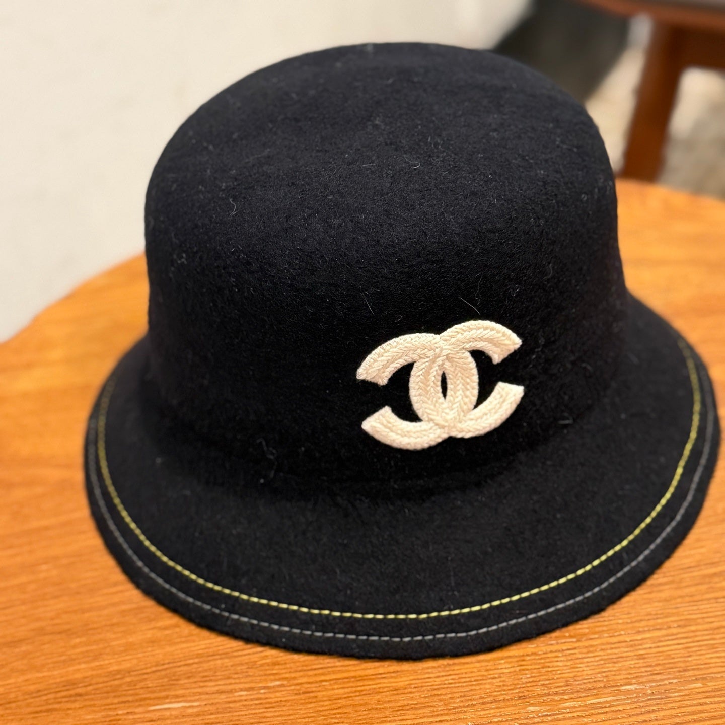 Cappello a secchiello in misto cashmere/lana