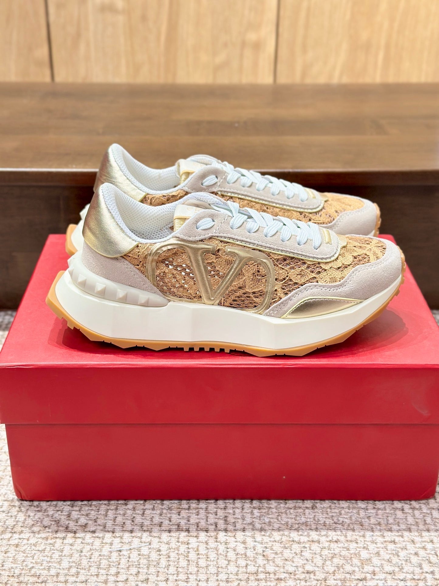 Lacerunner suede-trimmed Gold