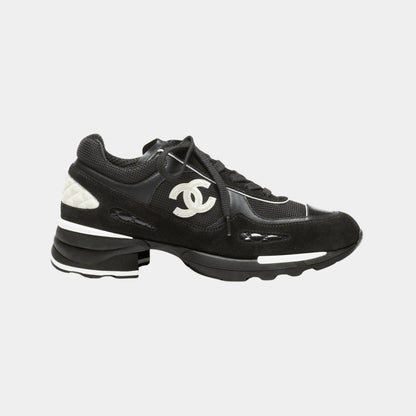 Mixed fiber and black suede trainers
