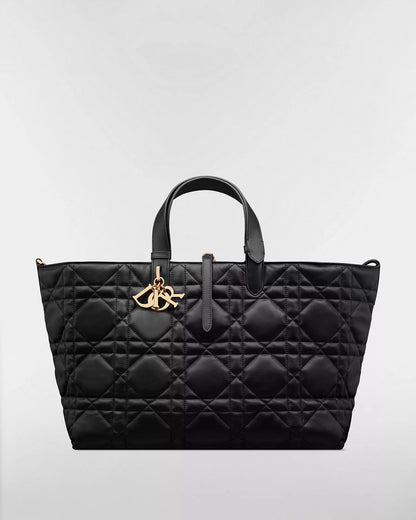 Borsa grande Dior Toujours in Pelle di vitello Macrocannage nera