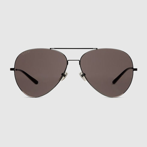 Men's black pilot sunglasses with gray lenses