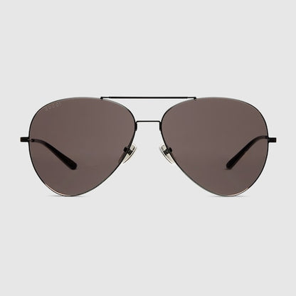 Men's black pilot sunglasses with gray lenses