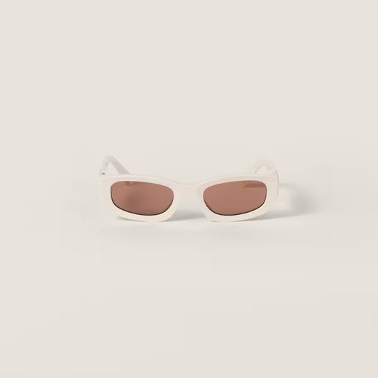 Occhiali da sole Miu Glimpse con forme basse montatura bianco latte Lenti cioccolato