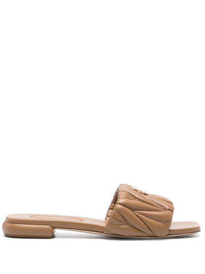10mm beige quilted logo slides