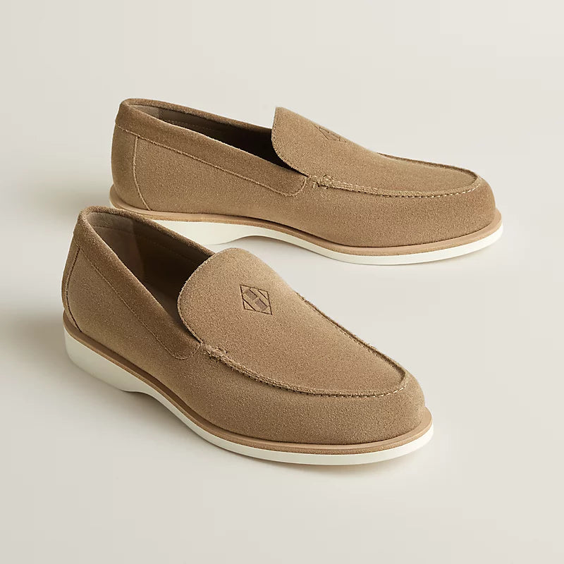 Low loafer in beige suede