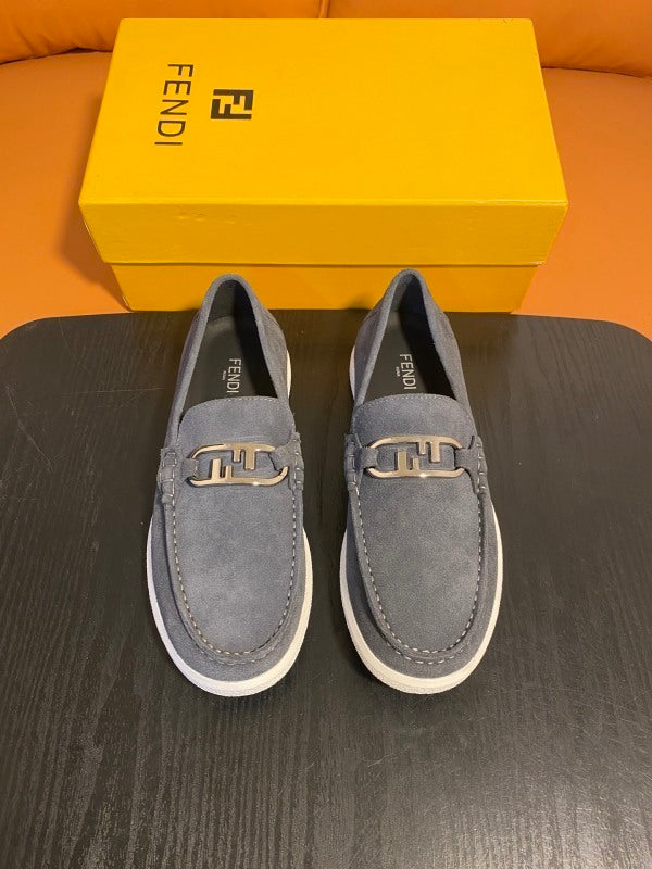 Graue Wildleder-Loafer mit Verschluss