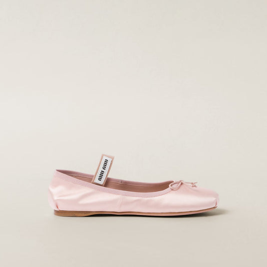 Ballerinas aus rosa Orchideensatin