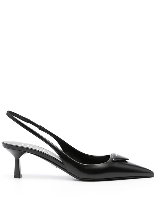 Decolleté in pelle con cinturino sul tallone nero
