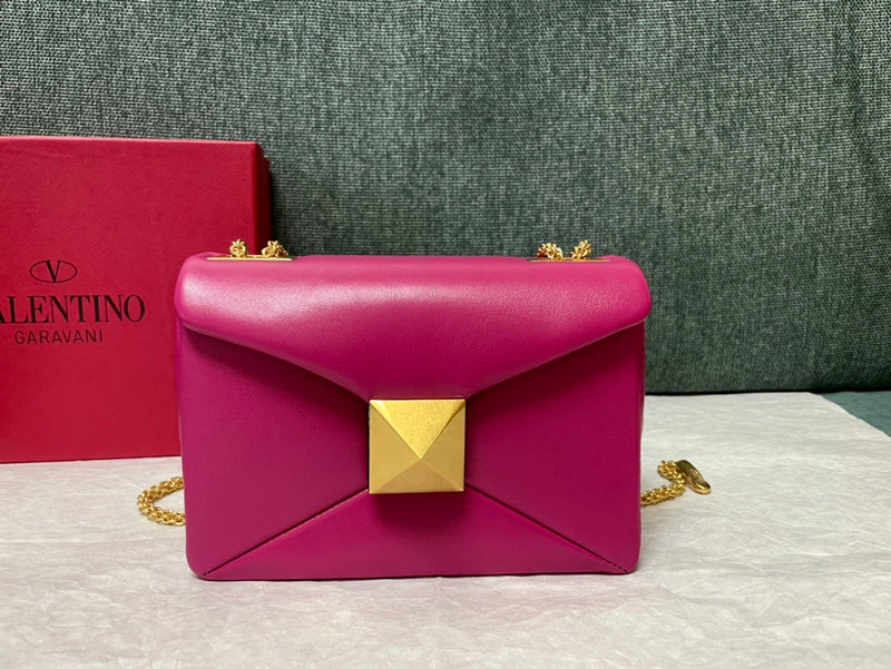 BORSA A TRACOLLA IN PELLE ONE STUD MAGENTA