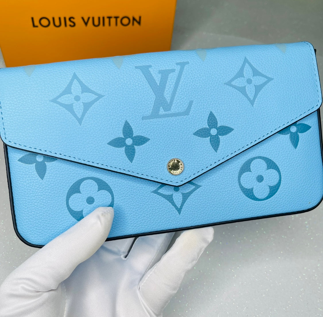 Sarah Wallet Empreinte Leather Light Blue