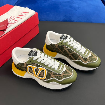 Green Lacerunner with suede trim