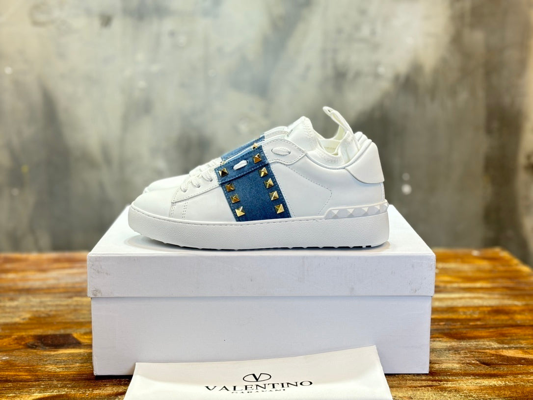 VLTN Rockstud Open leather sneakers in white/blue