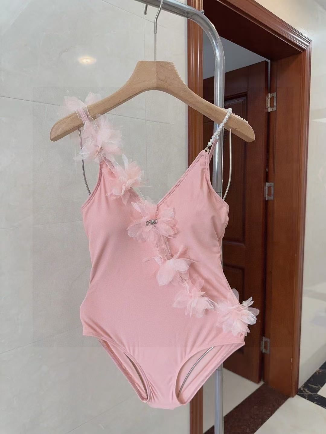 Costume Intero Cascata Petali Rosa