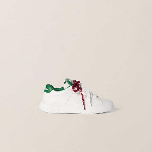 Weiße/grüne Ledersneaker