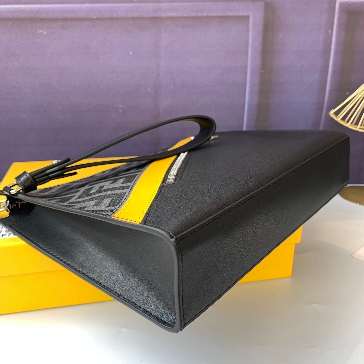 Borsa a tracolla piatta grande Nero/Giallo FF jacquard