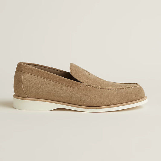 Low loafer in suede beige