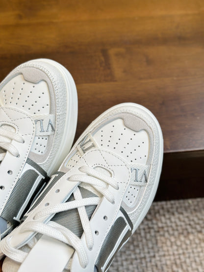 VL7N white/grey leather sneakers