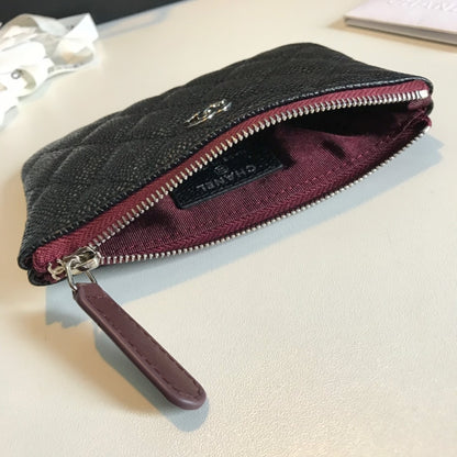 Mini pochette con zip in pelle caviar trapuntata nera