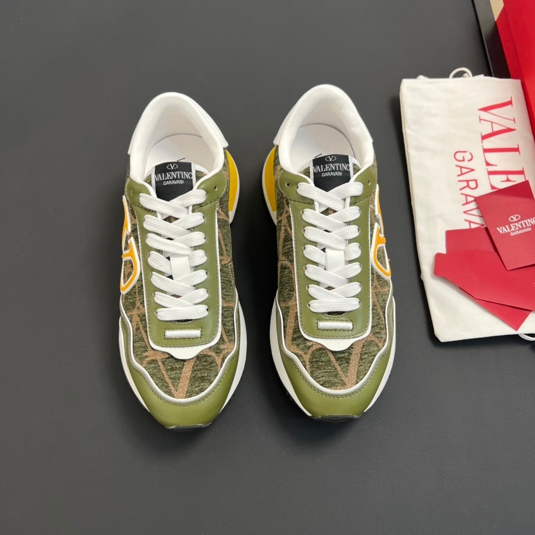 Green Lacerunner with suede trim