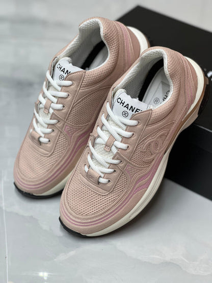 Sneakers in pelle scamosciata a rete rosa