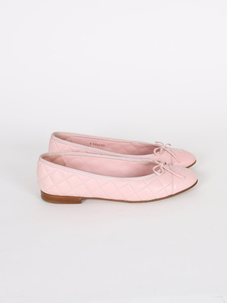 Pink quilted lambskin ballerinas