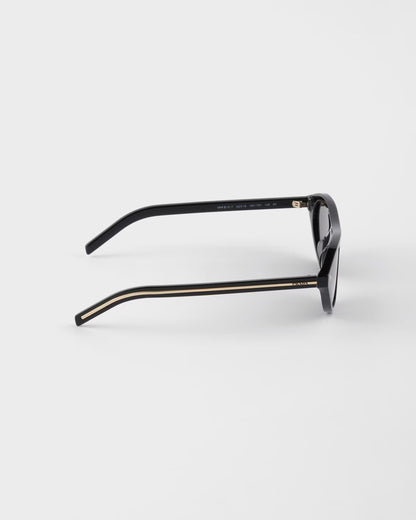 Sunglasses with Iconic Black Metal Plaque