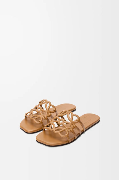 Slide Anagram Petal in morbida pelle Camel