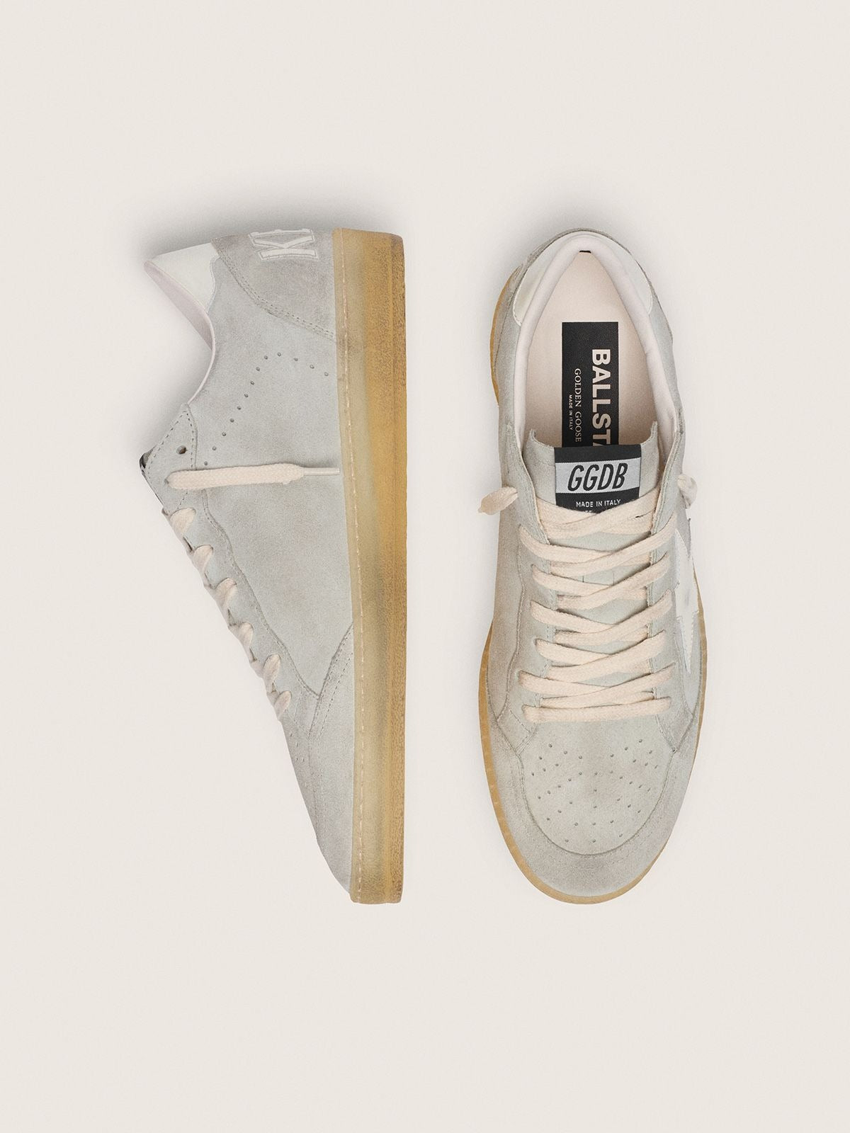 Suede grigio chiaro con stella in pelle bianca