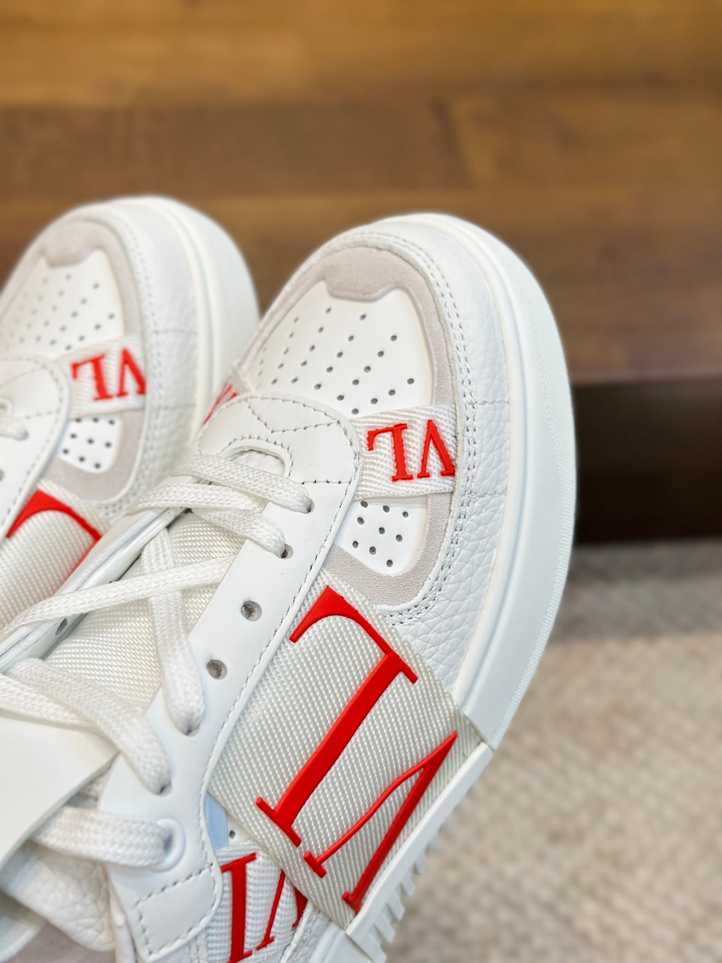 VL7N sneakers in white/red leather