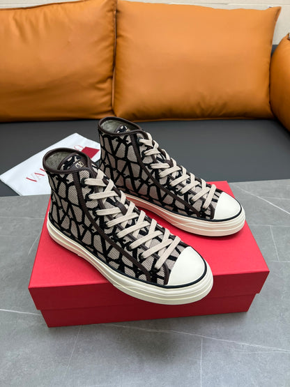 Toile Iconographe Totaloop high-top sneakers in beige/black
