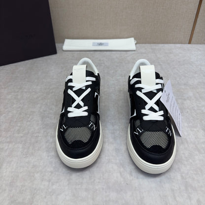 VL7N black leather sneakers