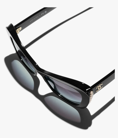 Occhiali da sole Cat Eye in acetato e vetro nero perlato e oro con lenti grigie sfumate