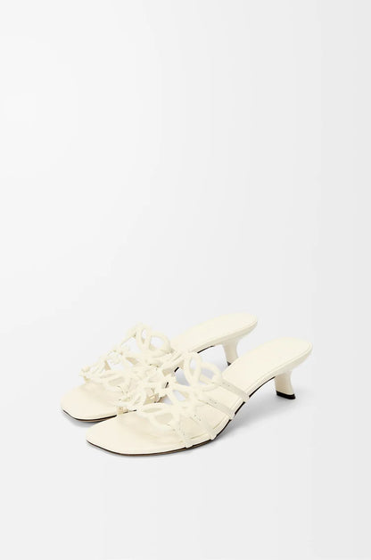 Slide Anagram Petal con taco in morbida pelle bianca